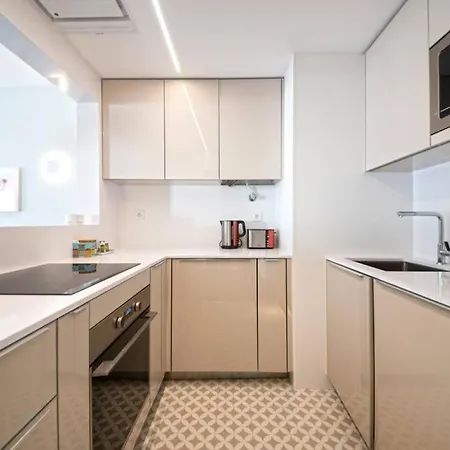Daire Av. Da Liberdade Comfortable With Balcony *