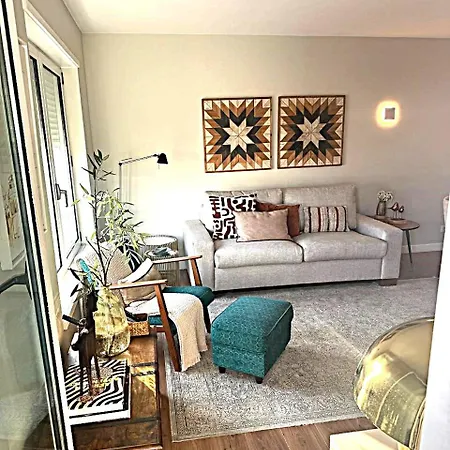 Daire Av. Da Liberdade Comfortable With Balcony *