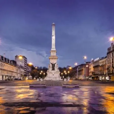 Av. Da Liberdade Comfortable With Balcony דירה