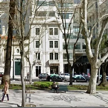 Av. Da Liberdade Comfortable With Balcony דירה *