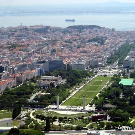 Av. Da Liberdade Comfortable With Balcony Apartment