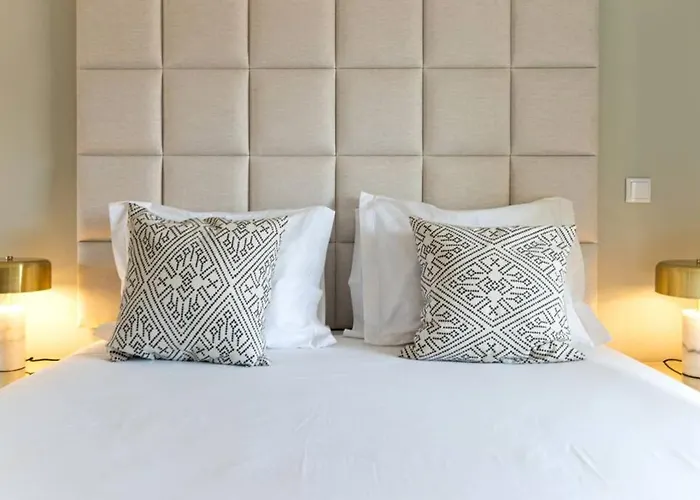 아파트 Av. Da Liberdade Comfortable With Balcony 리스본