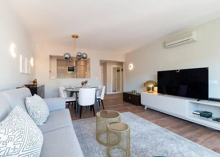 Av. Da Liberdade Comfortable With Balcony