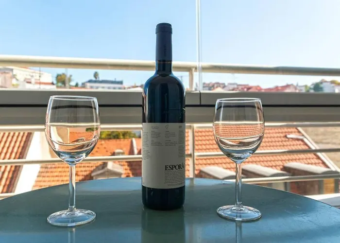 Av. Da Liberdade Comfortable With Balcony