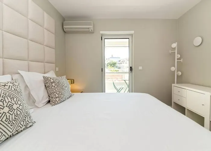 Av. Da Liberdade Comfortable With Balcony