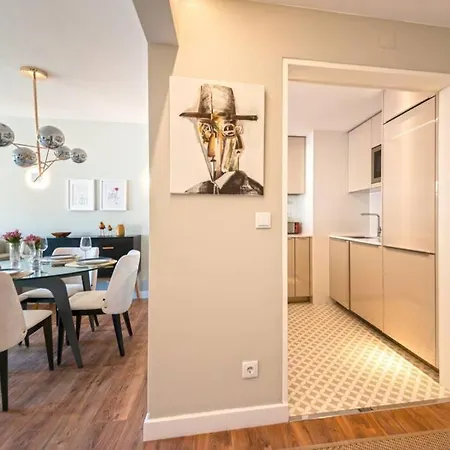 Av. Da Liberdade Comfortable With Balcony *